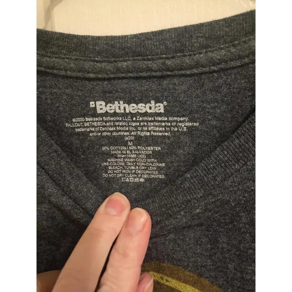 Bethesda Atom Cats size medium fallout 4 Graphic T-Shirt Charcoal Gray - Picture 3 of 5